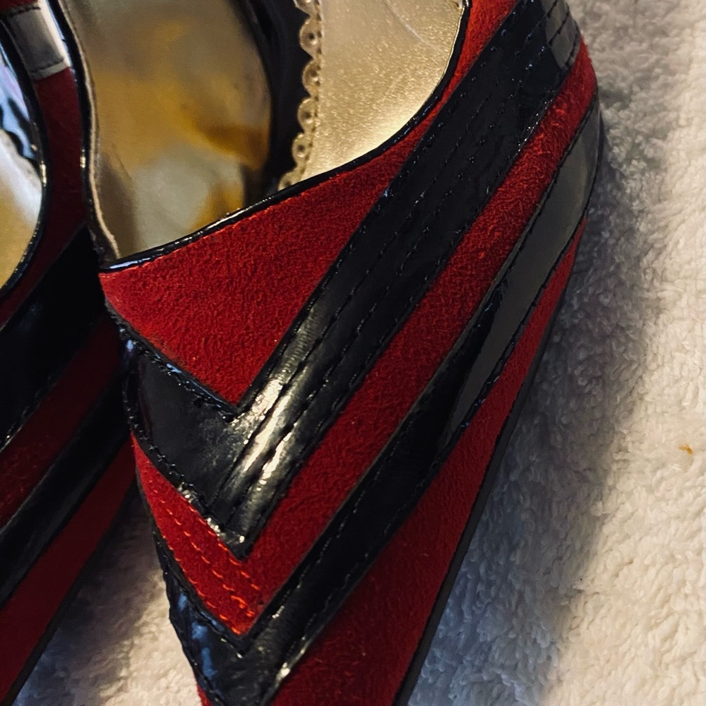 Almost Brand New Vintage Heels By LUICHINY - Heel Height Is 4 Inches - box 31 - Picture 4 of 8